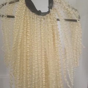 Platinum Blond Curly Extenshions